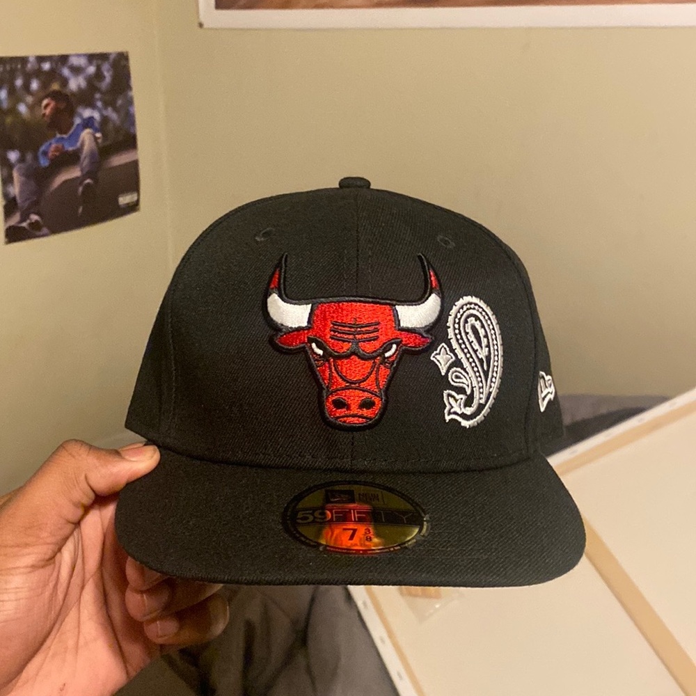 Fitted Bulls Hat